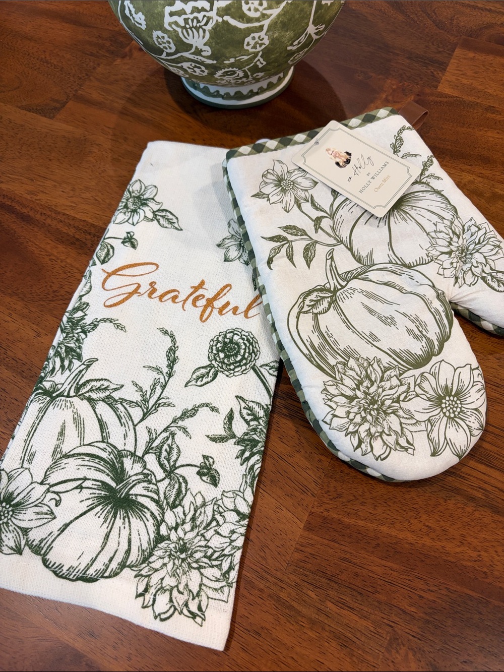 Grateful Pumpkin Kitchen Towel and Oven Mitt Set - Green